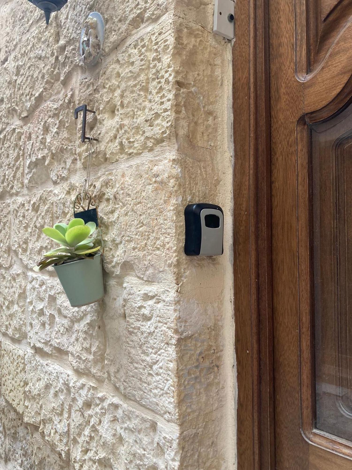 Apartament Charming Central Townhouse In Sliema Steps From Promenade And Sliema Ferry Zewnętrze zdjęcie